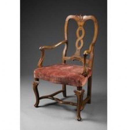 Venetian walnut armchair, first half of the 1700s.