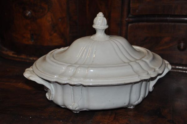 18th-century Sassuolo Soup Tureen