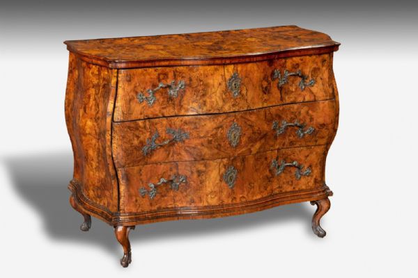 Extraordinary Venetian chest of drawers, 18th century.