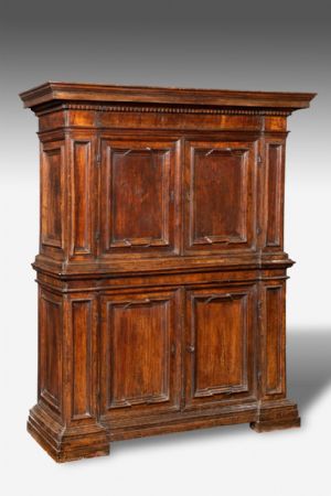 Raro mueble de dos cuerpos Estado Pontificio Siglo XVII