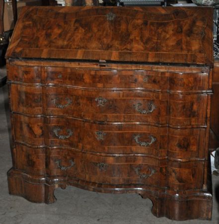 Elegant Emilian fall-front desk, Ferrara, 18th Century