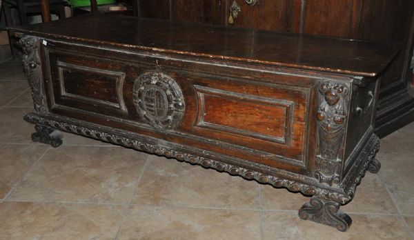 Important 16th-17th century Modena chest