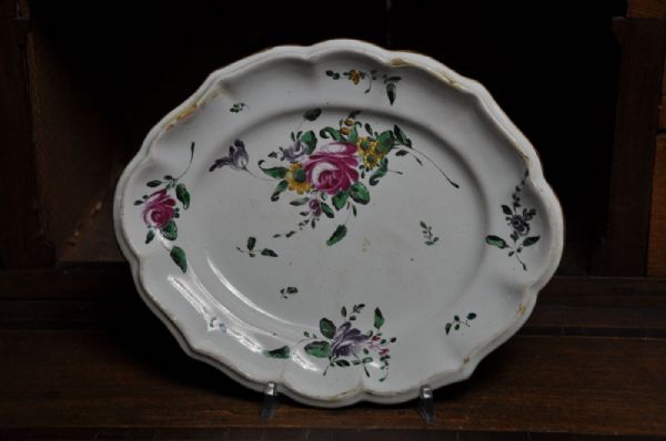 Shaped oval plate, Pesaro rose decoration, 18th century