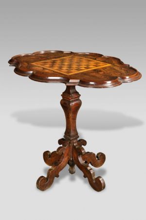 Elegant Emilia table from the Marche region, 18th century