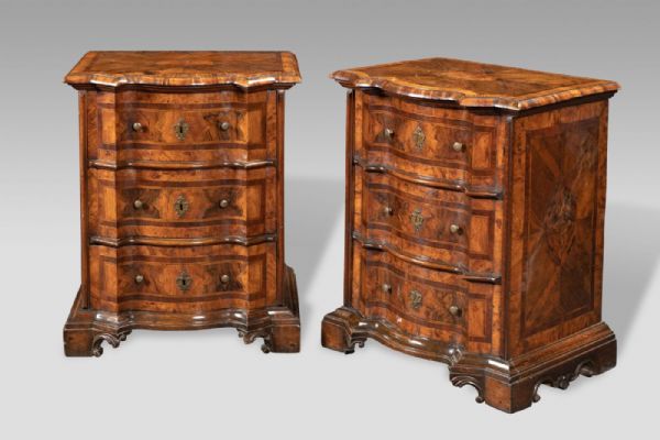 Paire de petites commodes, XVIIIe siècle, Modène - Reggio Emilia