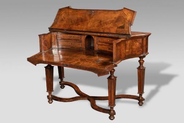 Important San Filippo writing desk, Papal State, 17th-18th century.