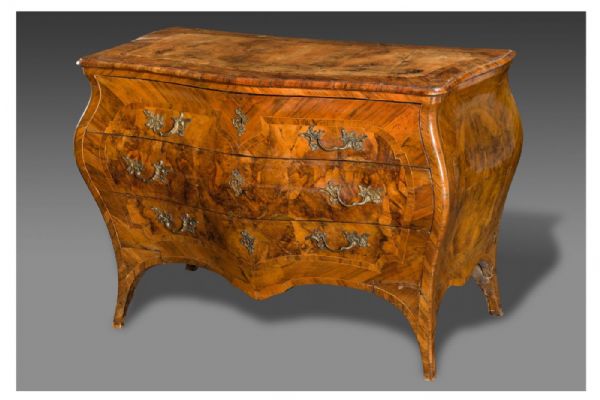 Commode galbée Lombardie XVIIIe siècle