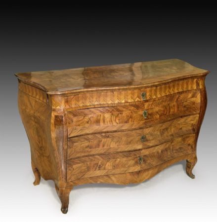 Important Modena chest of drawers, 18th century