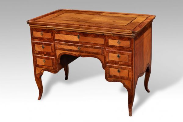 Elegant desk, Venice 18th century