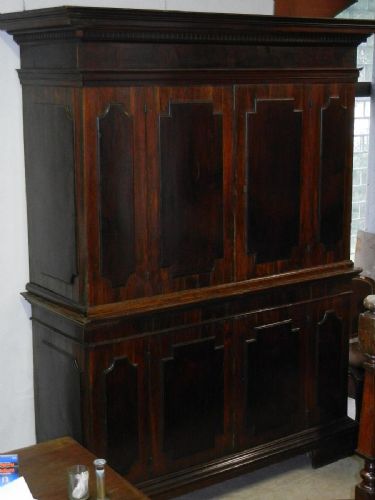 Credenza a due corpi dell'Emilia del XVII secolo