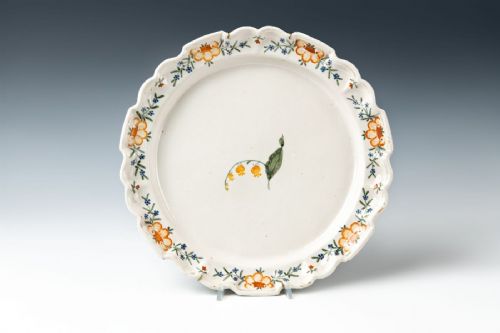Raro plato de Sassuolo, Manufactura Dallari, Siglo XVIII